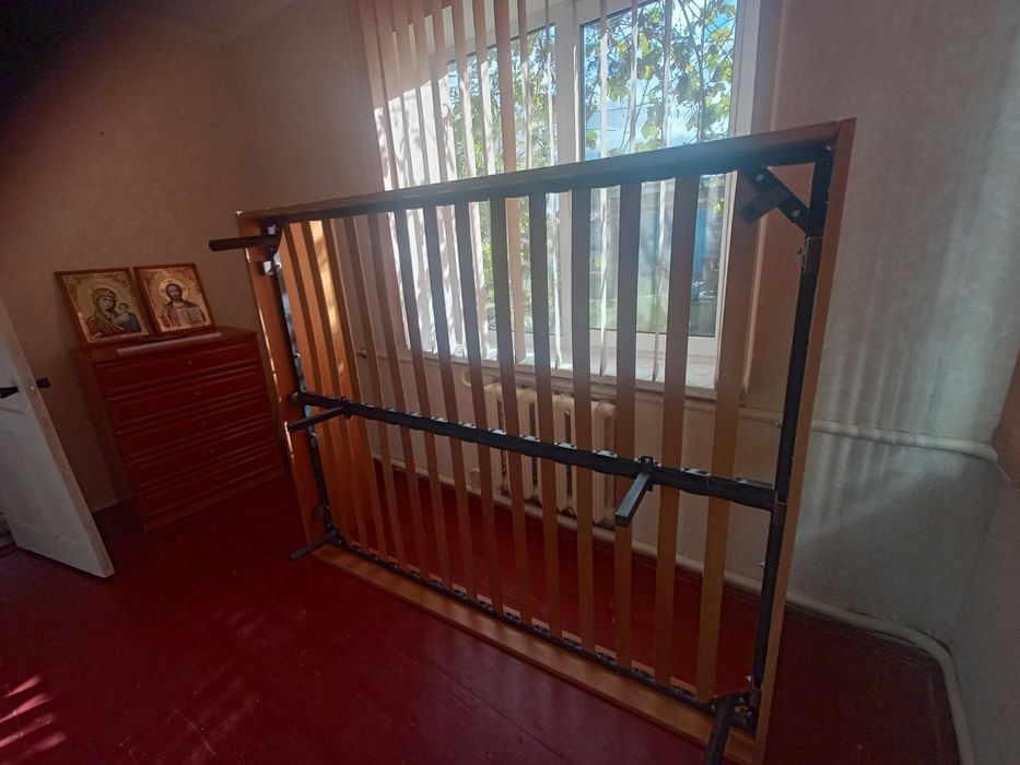 Кровать в гарному стані