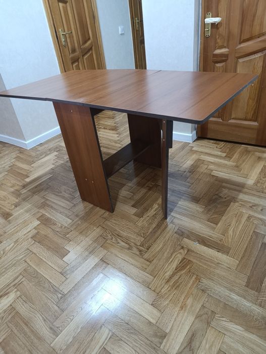 Розкладний стіл,килимки