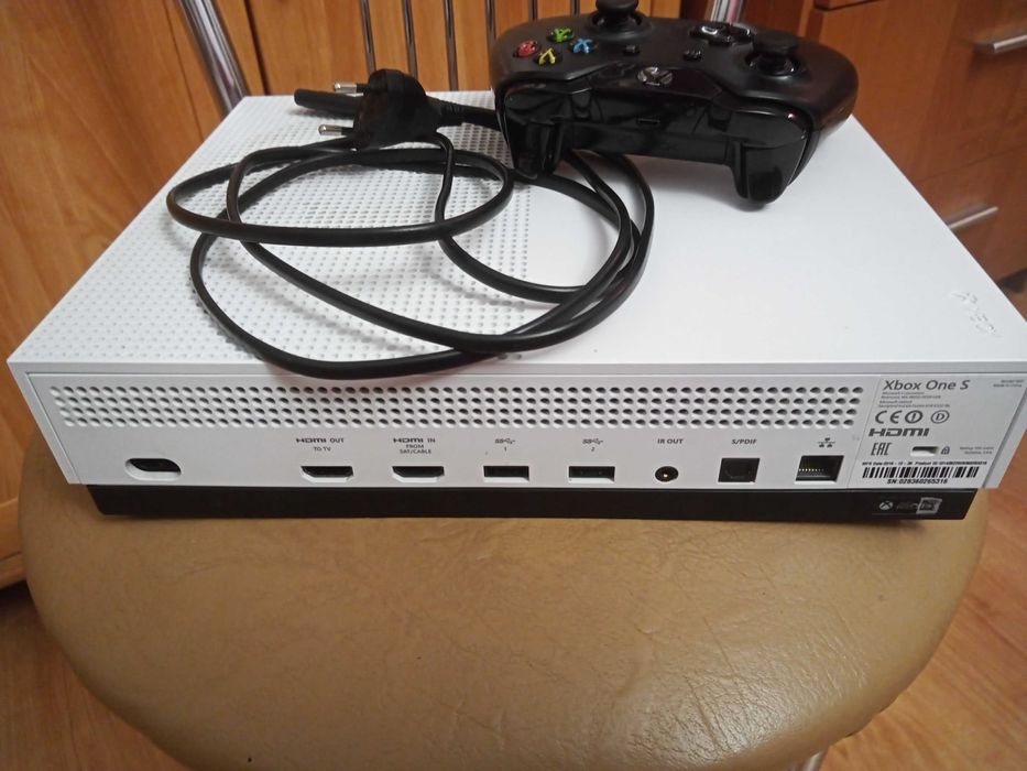 Xbox one S + pad