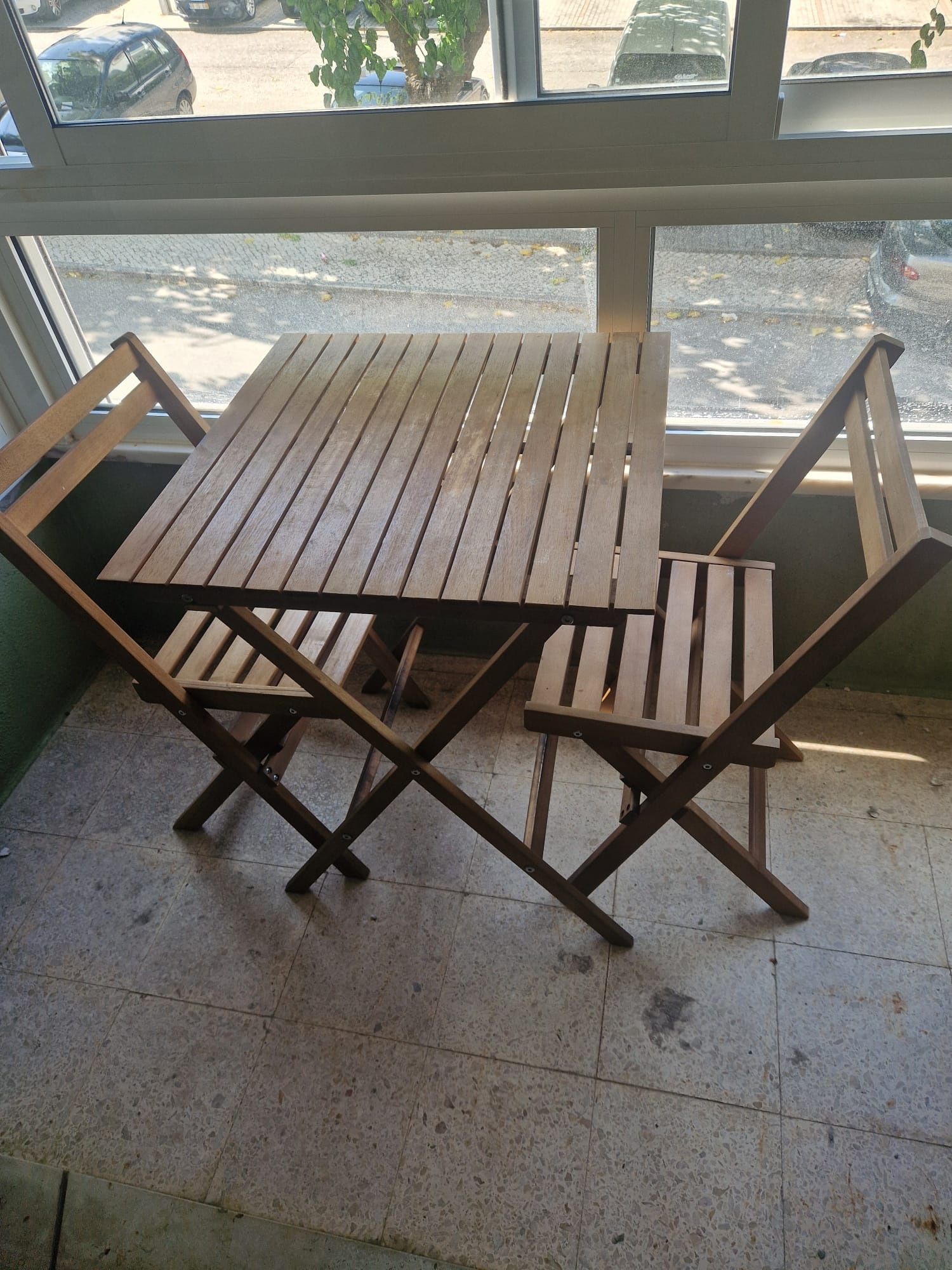 Mesa/jardim/varanda/lazer