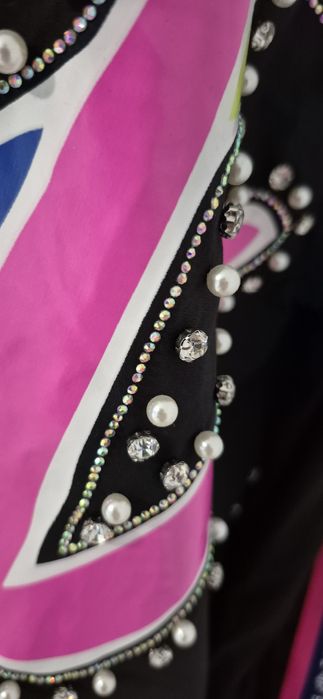 Czarna sukienka koszulowa z kolorowymi napisami L XL