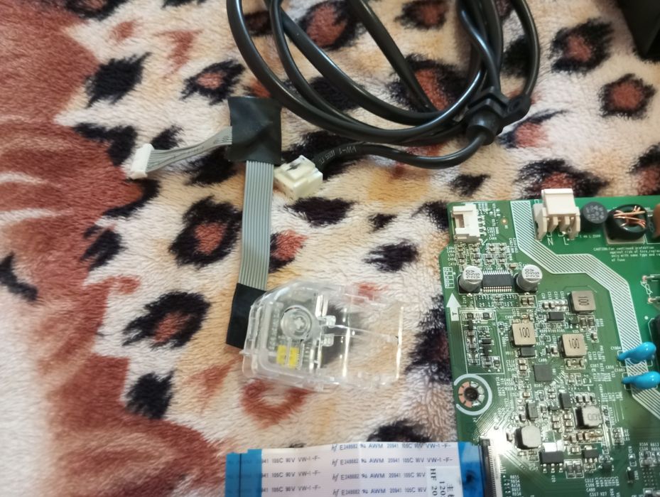 Телевизор Hisense H50B7100.