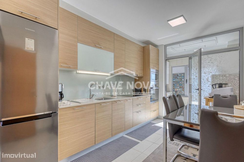 Apartamento T3 Dúplex c/ Lugar de Garagem Duplo Centro de Gaia