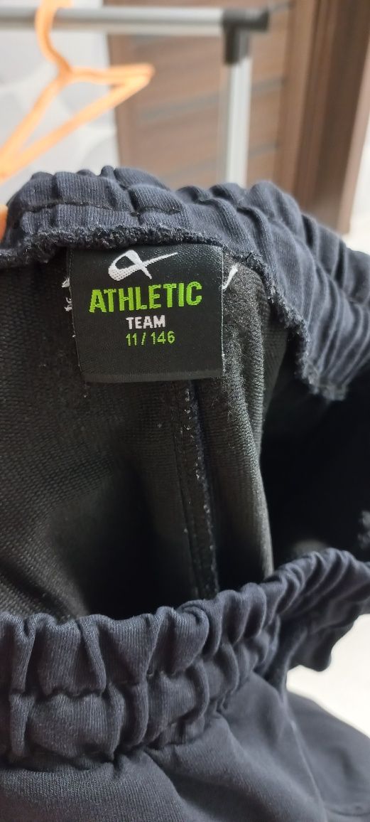 Спортивні штани для хлопчика 146см.