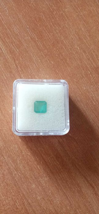 Продам Изумруд новый . Природный. 0.81 крт. Покупался за 11 тыс.