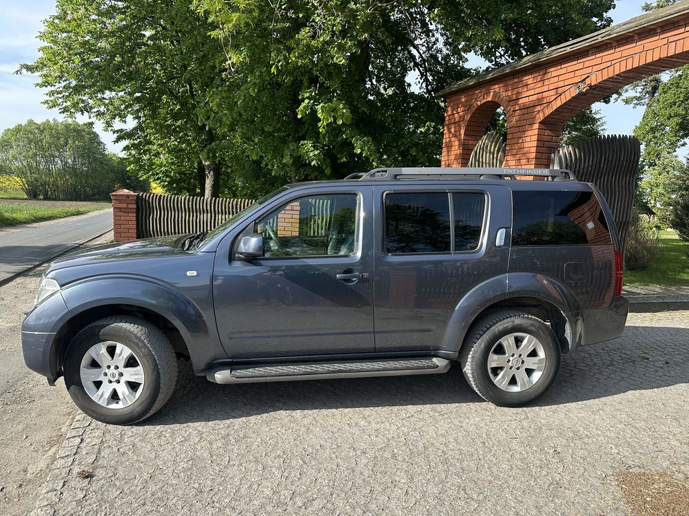 Nissan pathfinder / kamera cofania / 7 osobowy / FULL WYPOSAŻENIE 4x4