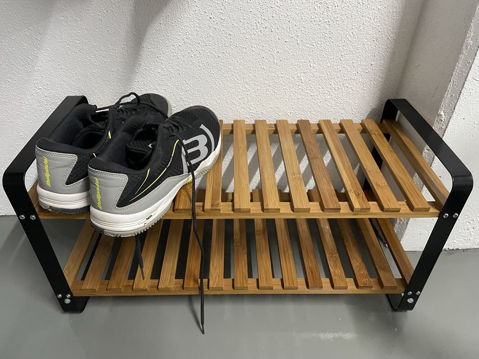 Sapateira de madeira