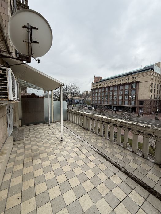 Хрещатик 21; Приміщення кабінетного типу 75 кв.м