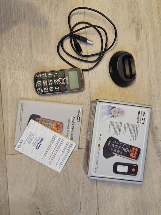 Telefon dla seniora MaxCom MM460BB komplet