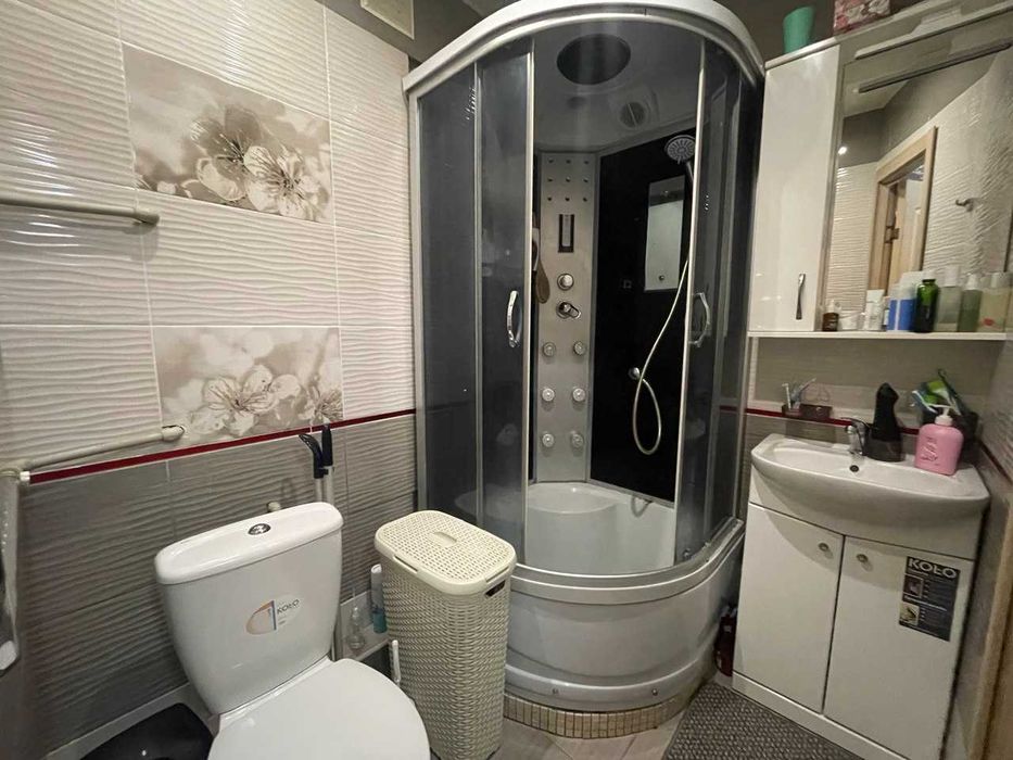 Продам 1 кімнатну з ремонтом Слобожанський, Косіора, Батумська