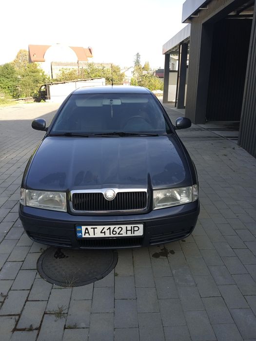 Продам автомобіль Шкода Октавія Тур 2010 року 1.6 MPI газ-бензин.