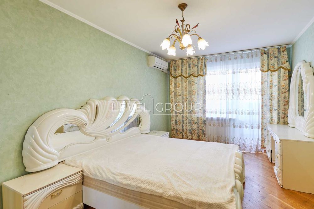 Продаж 3-кімнатної квартири з ремонтом вул. Анни Ахматової