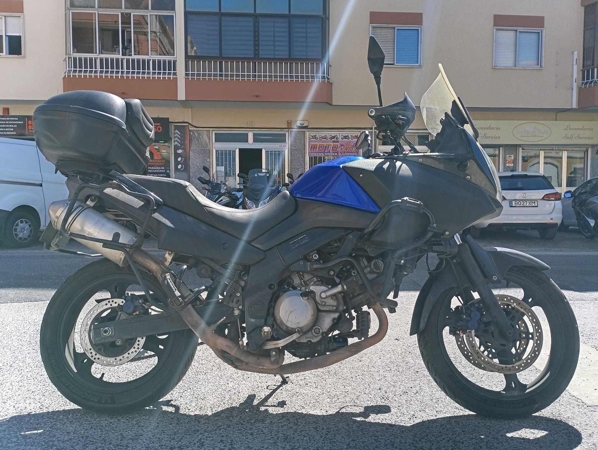 Suzuki V Storm 650 de 2009, em bom estado