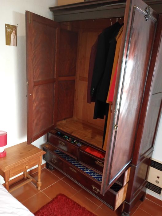 Móvel guarda fatos/roupa