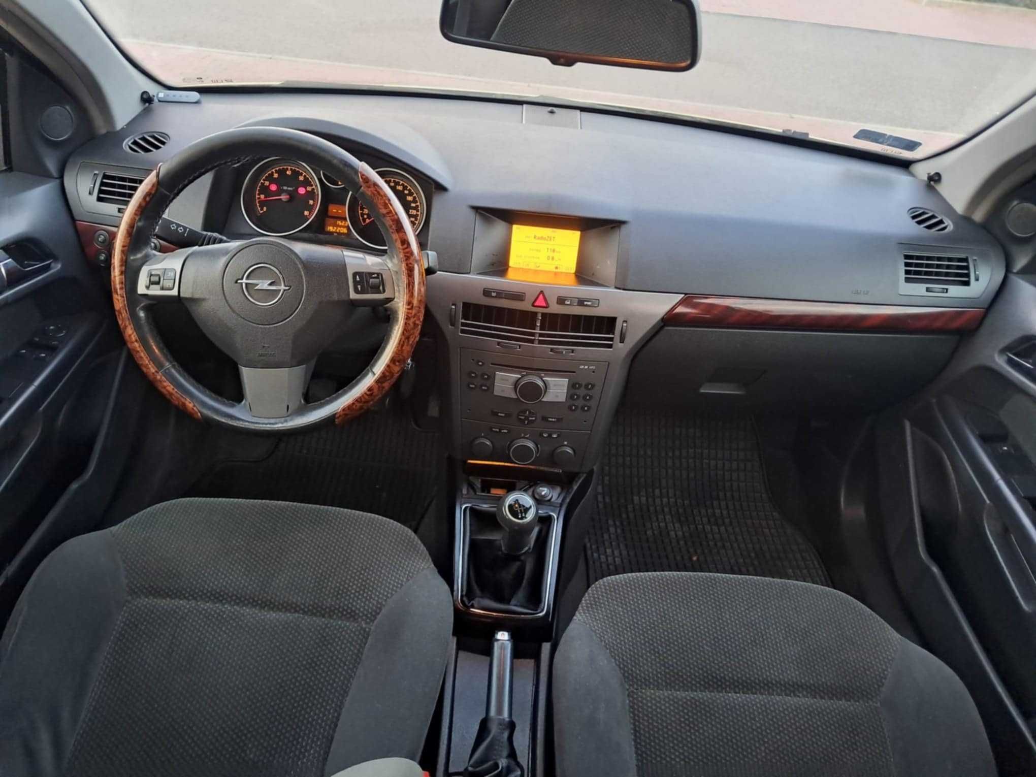OPEL  ASTRA H 2004 r  1,6 B+GAZ 5 drzwi HATCHBACK