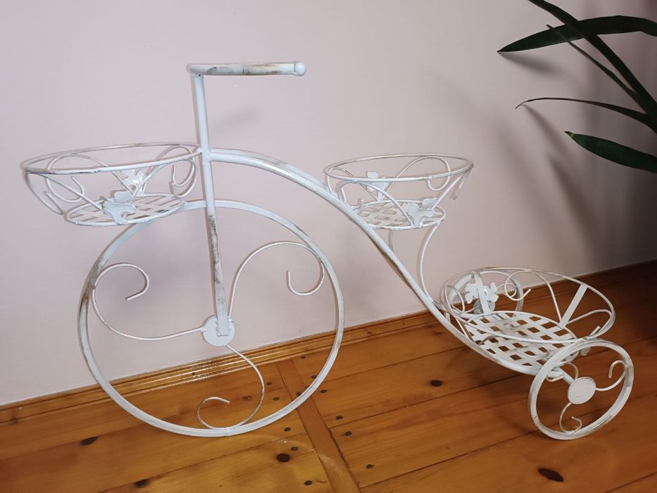 Кована підставка для квітів