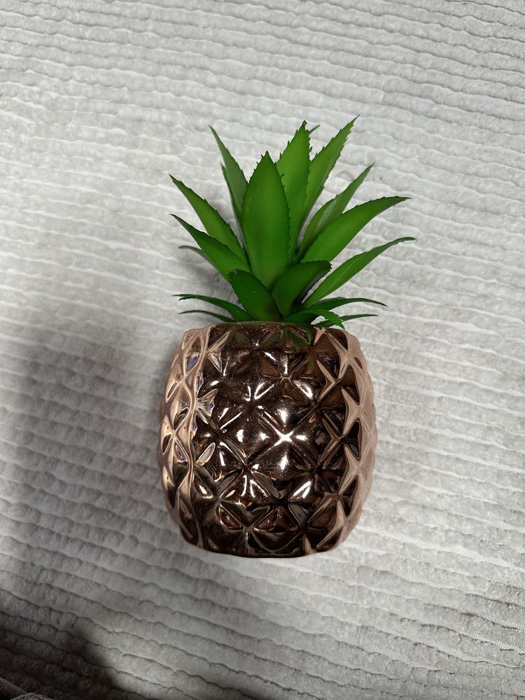 Pineapple artifical plant vase