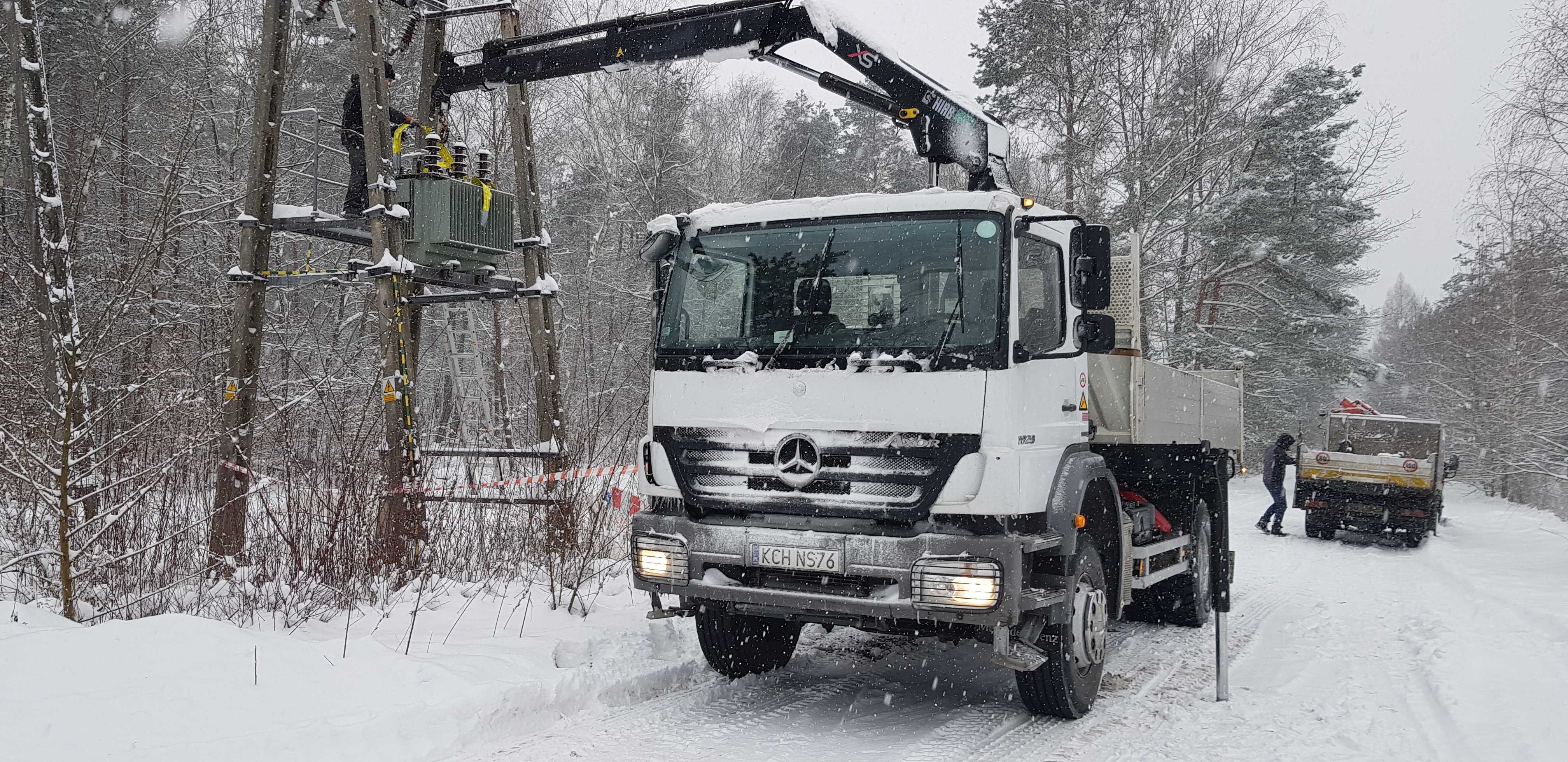 Transport Wywrotka i HDS. Palety kruszywa węgiel maszyny konstrukcje