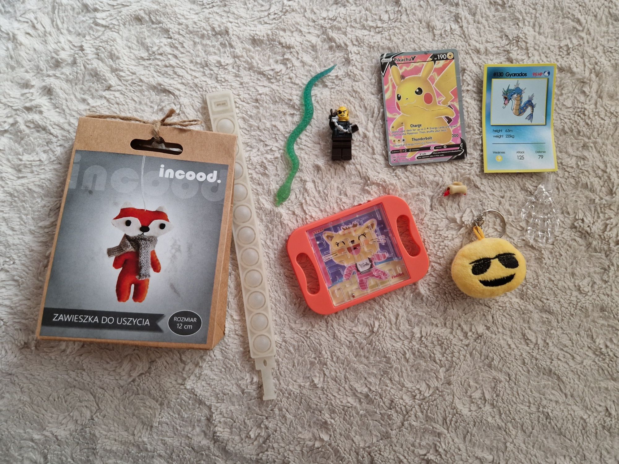 Zabawki mix lego złodziej, karta pokemon
