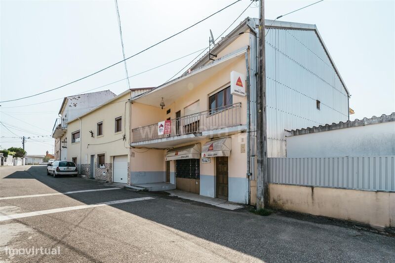 Moradia Geminada T3 / Covilhã, Barco