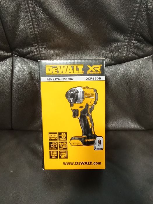 Акумуляторний ударний шуруповерт DeWALT DCF850N, безщітковий, без акб
