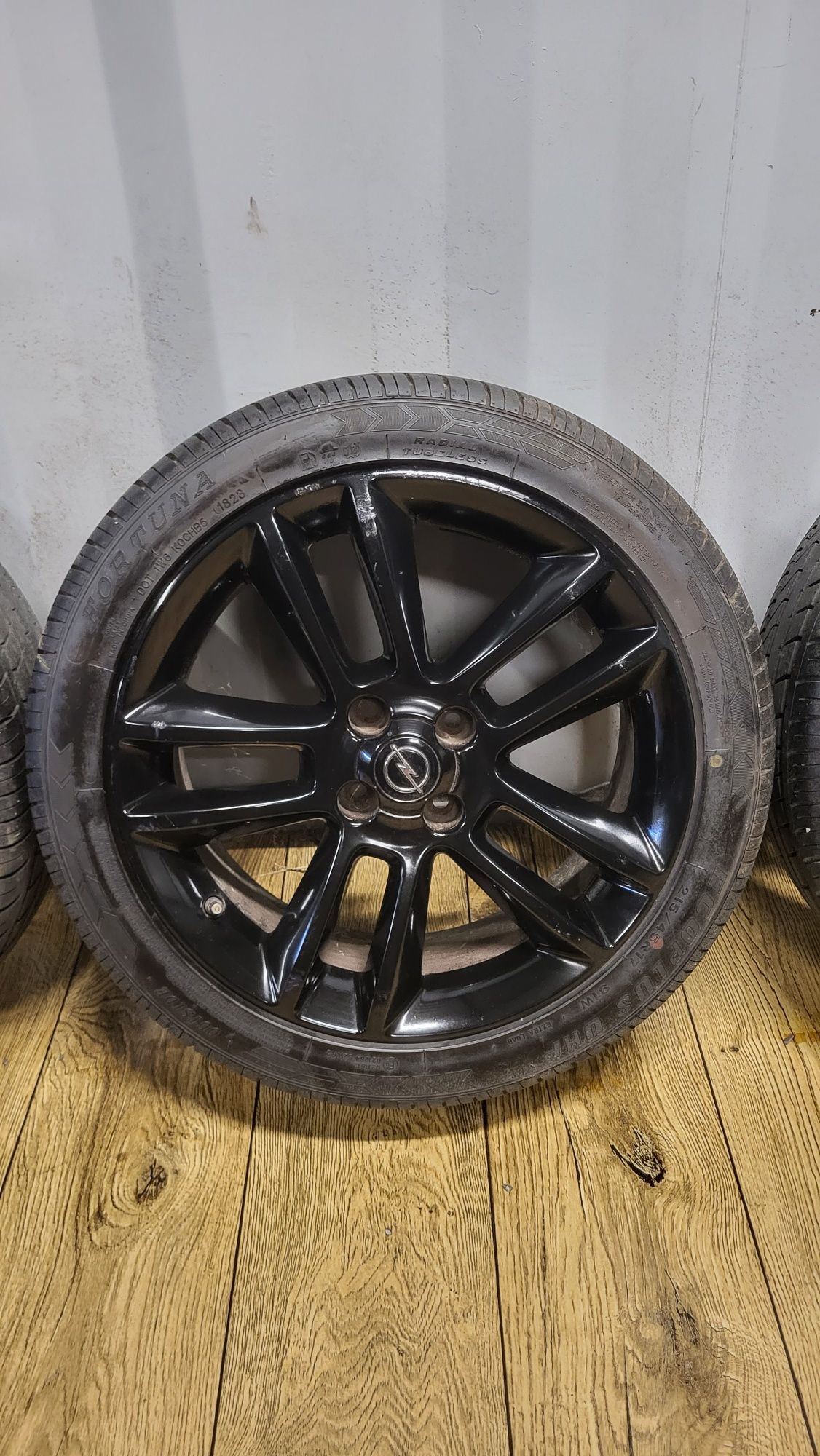 Alufelgi Opel 4x100 17" z oponami 215/45 R17 Corsa D E Adam OPC