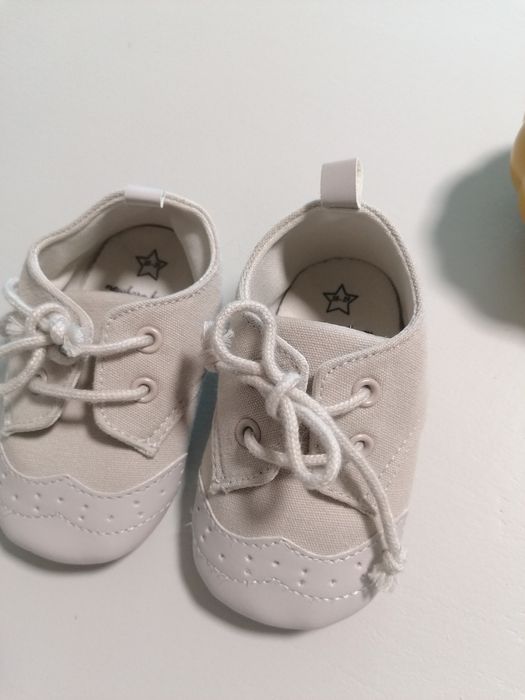 Sapatinhos Claros de Bebé Menino