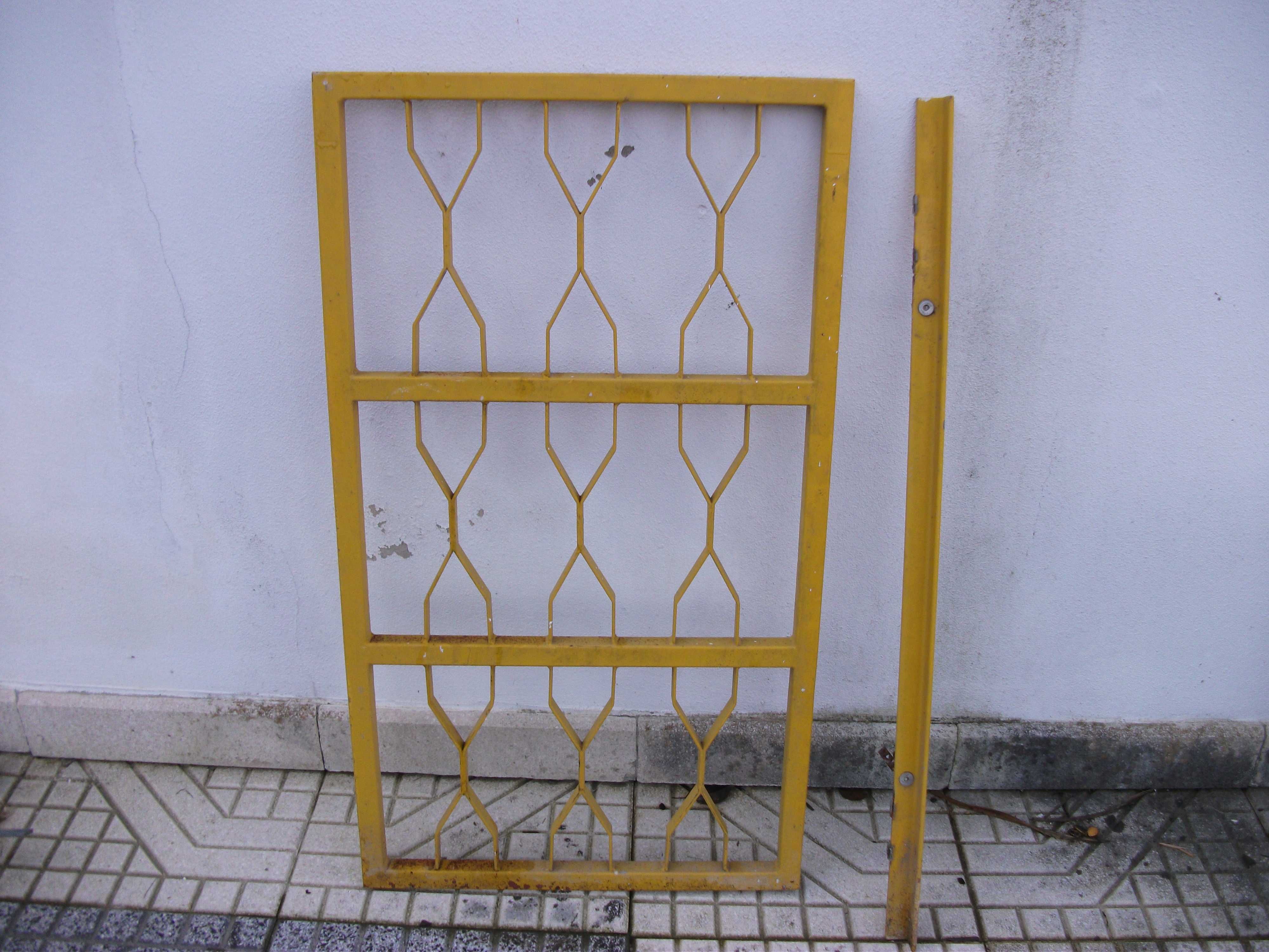 Portão em ferro galvanizado. Medidas 90cmx50cm Tubo 30x30