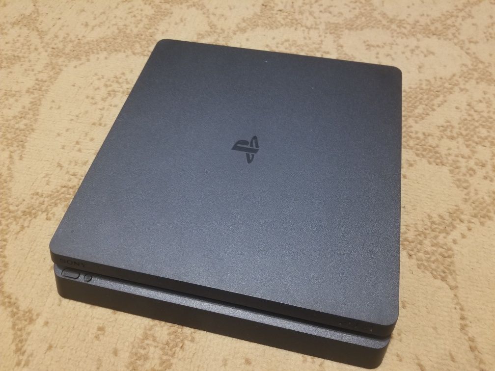Продам PS4 б/в - Добрий стан! 9.60