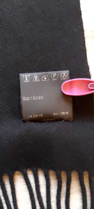 Шарф HUGO BOSS чорний 90% вовна мериноса, 10% кашемір. Шотландія