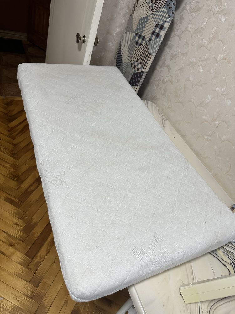 Матрац в дитяче ліжечко
