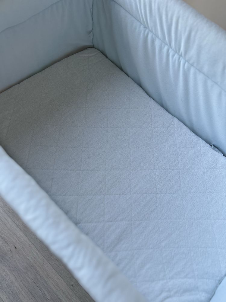 Berço de rodas com colchão