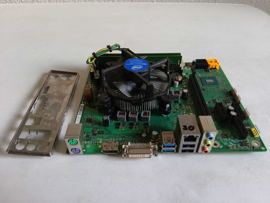 Комплект для ПК: i3-7100 / 16GB / Fujitsu D3400-B2