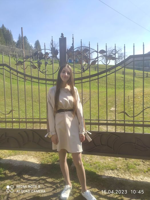 Плаття розмір s бежевого кольору