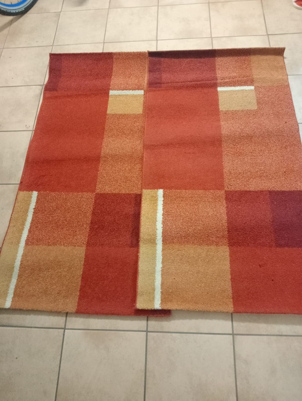 Conjunto de tapetes vermelhos