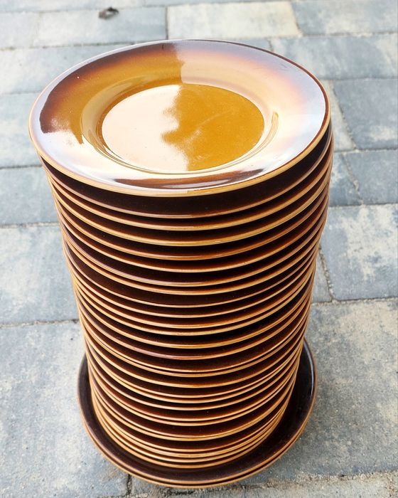Talerze śniadaniowe ceramiczne . Sztuka 2 zł.