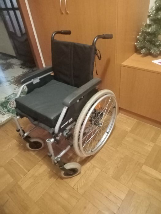 Продам инвалидную коляску