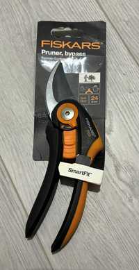 Секатор  FISKARS