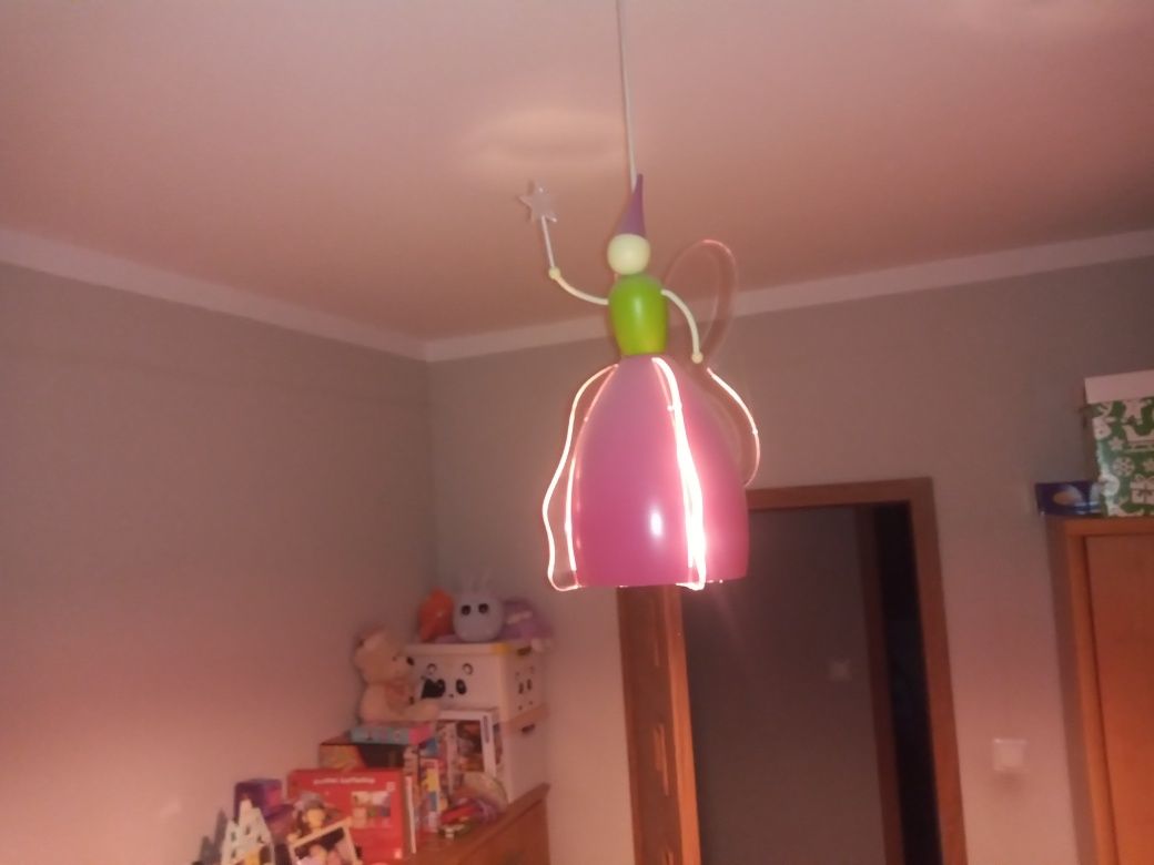 Lampa sufitowa do pokoju dziecięcego