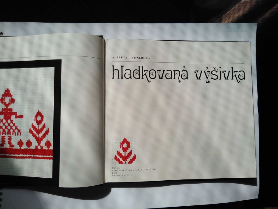 Книга по вышивке гладью на Чешском языке новая.