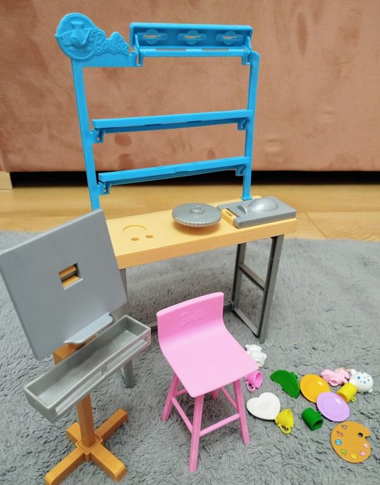 Zestaw Barbie DreamHouse + karetka + 10 lalek + mnóstwo akcesoriów