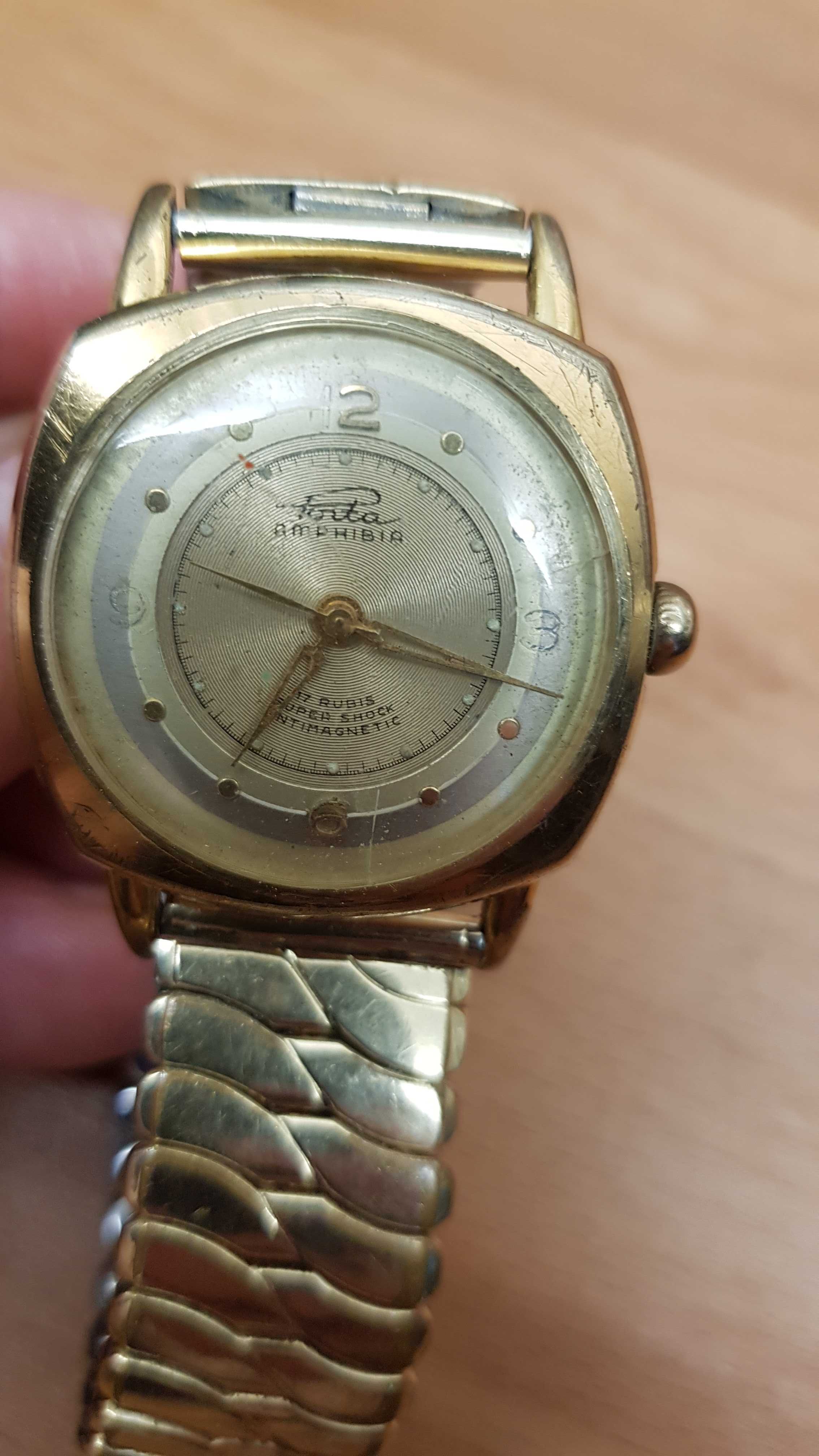 Stary zegarek *Porta Amphibia*