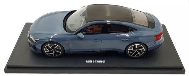 Audi e-tron GT ano 2021 escala 1:18