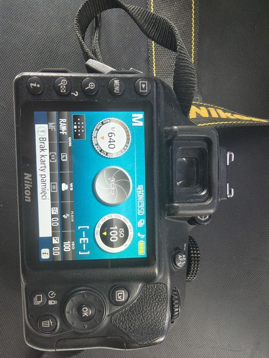Nikon d3000 używany
