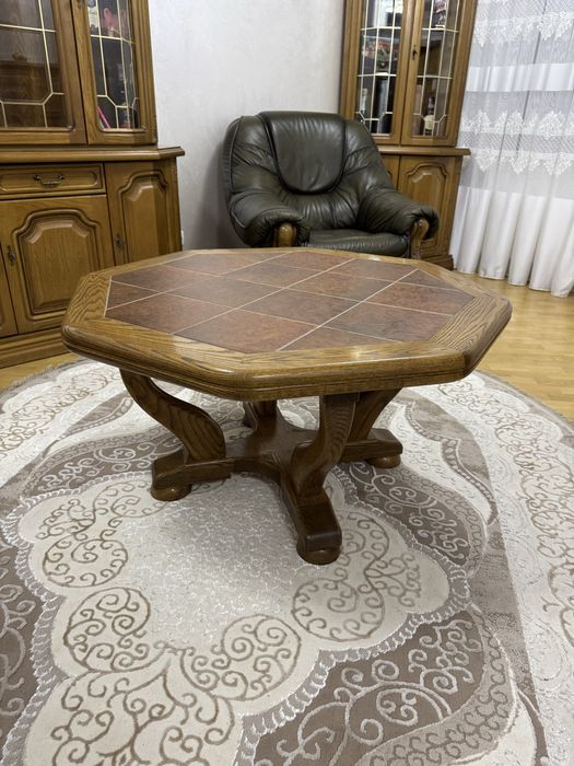 Антикварні столики журнальні