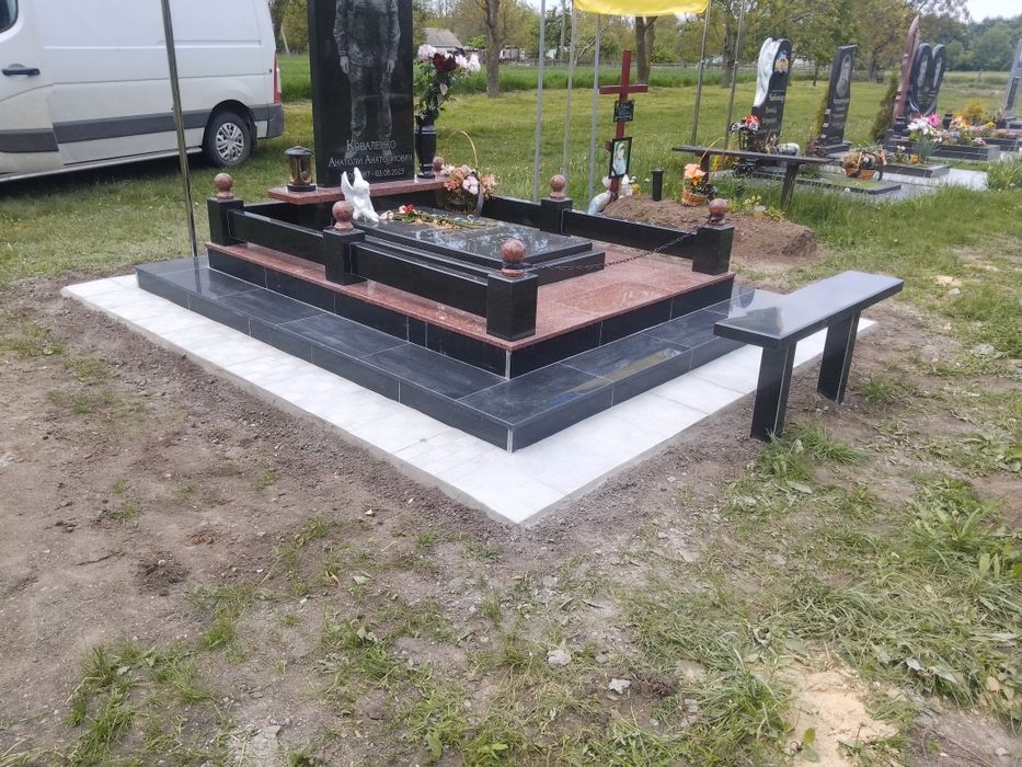 Памятники граніітні з гаабро та покости