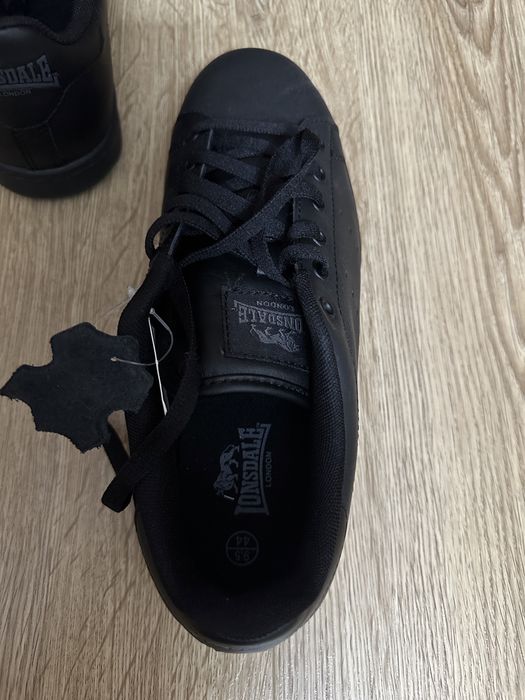 Продам шкіряні кррсівки Lonsdale