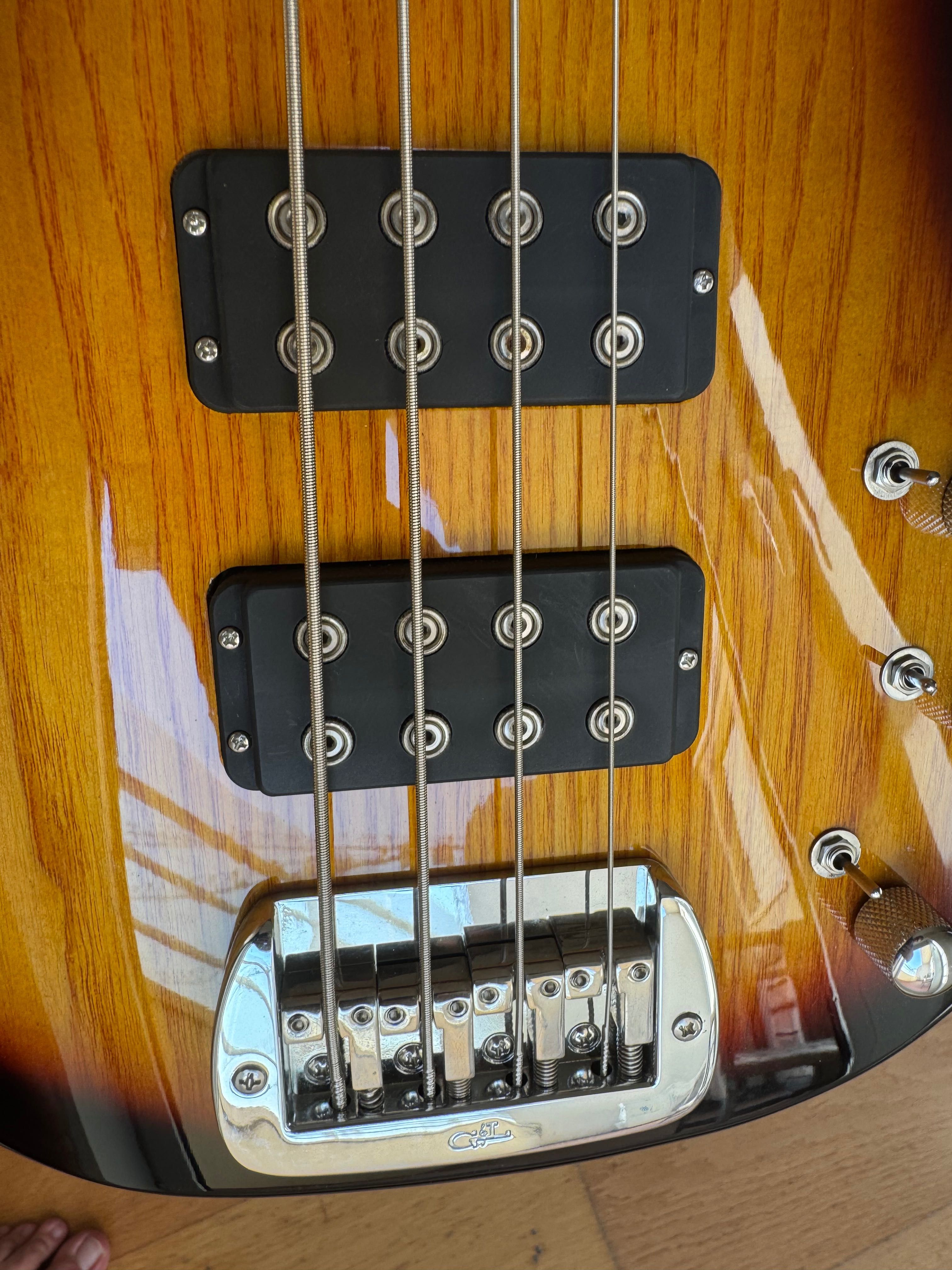 Baixo G&L L-2000 Tribute Series - Cor 3-Tone Sunburst