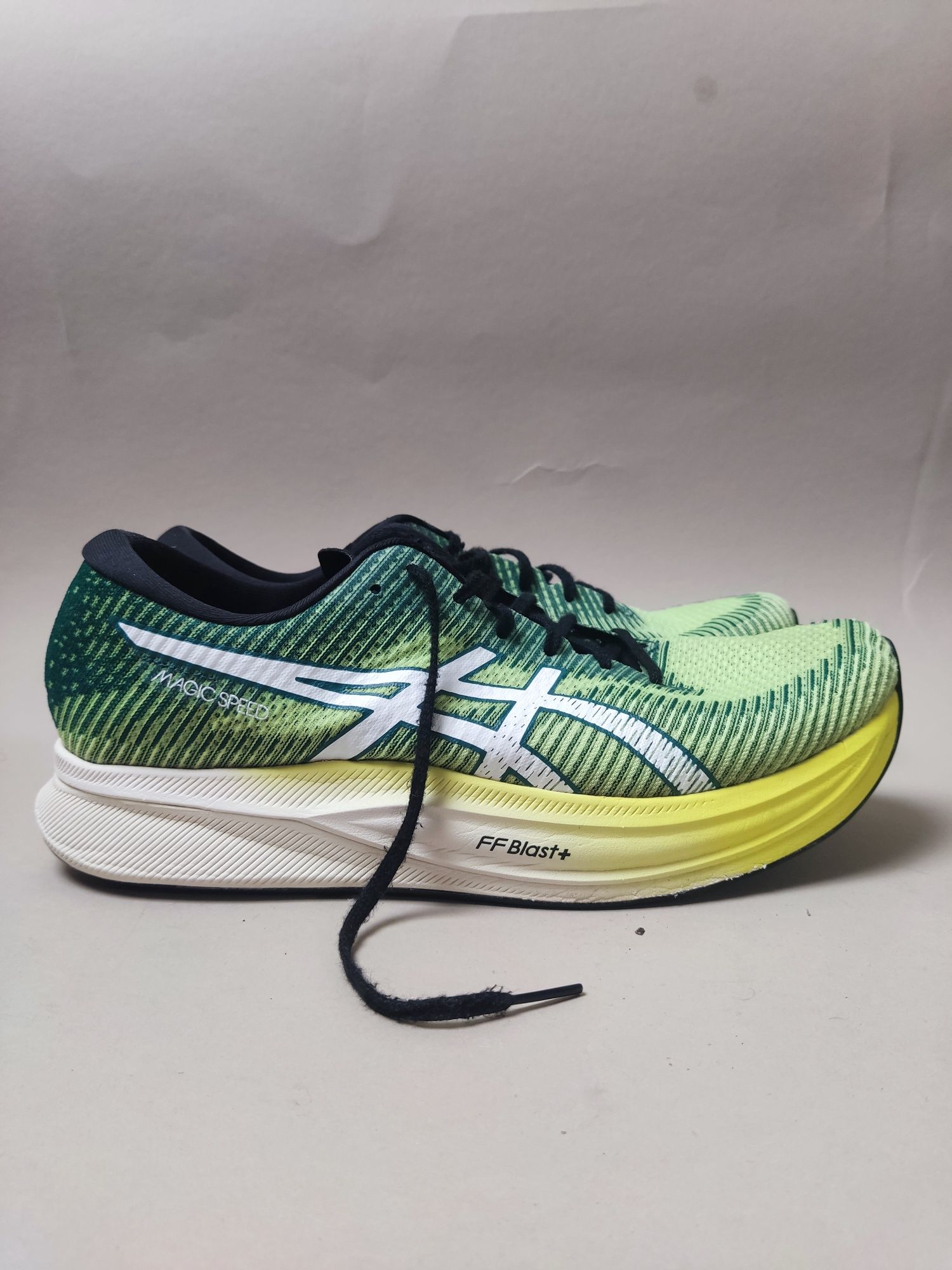 Чоловічі зелені бігові кросівки Asics Magic Speed 2 Green