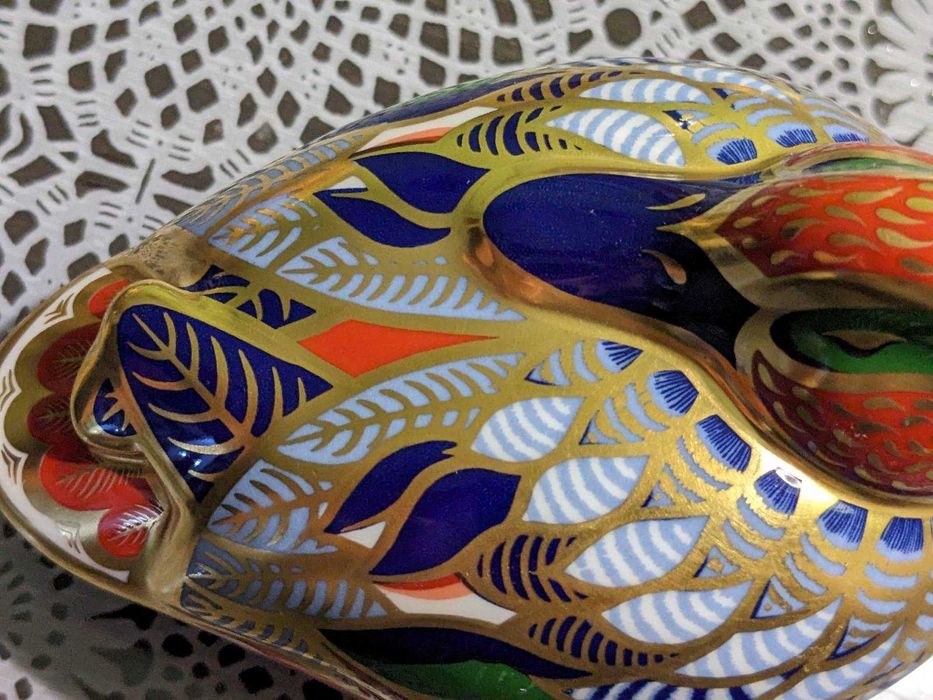 Вінтажна статуетка з кістяного фарфору "Teal"  Royal Crown Derby